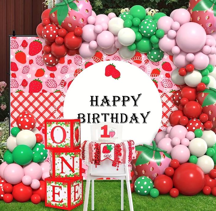 Globos de cumpleaños con diseño de fresa