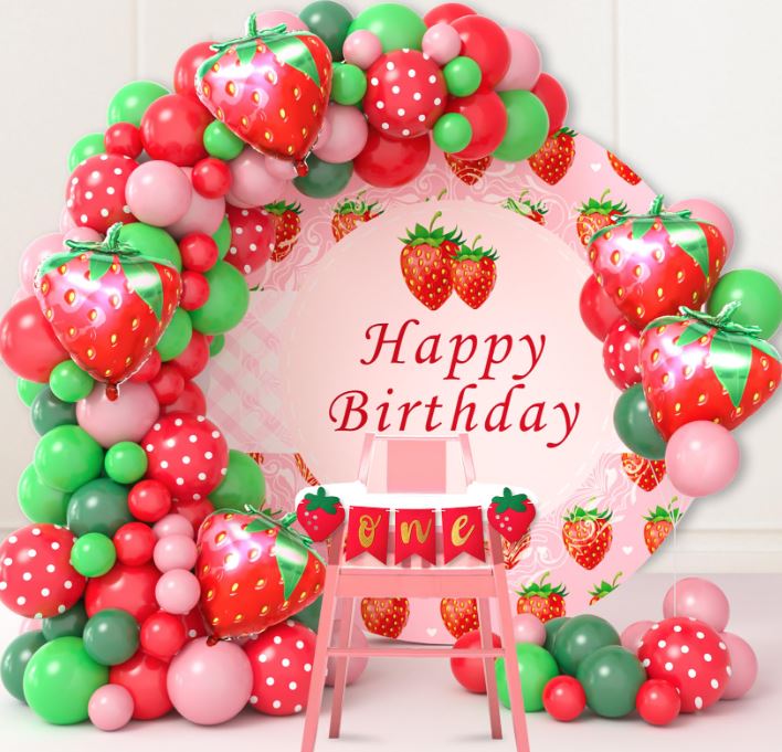 Globos de cumpleaños con diseño de fresa