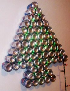 Diseno de arbol de navidad con latas